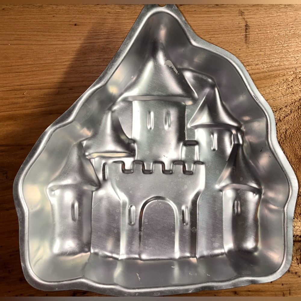 Vintage 1999 Wilton Castle Cake Pan